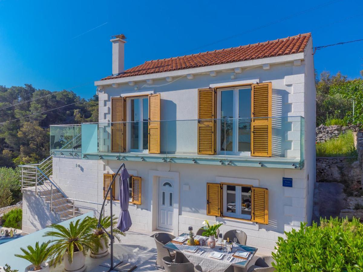 Uniquely Designed Villa Ivana With Outdoor Jacuzzi Nearby The Pebble Banje Beach At The Island Of Solta Rogač Extérieur photo