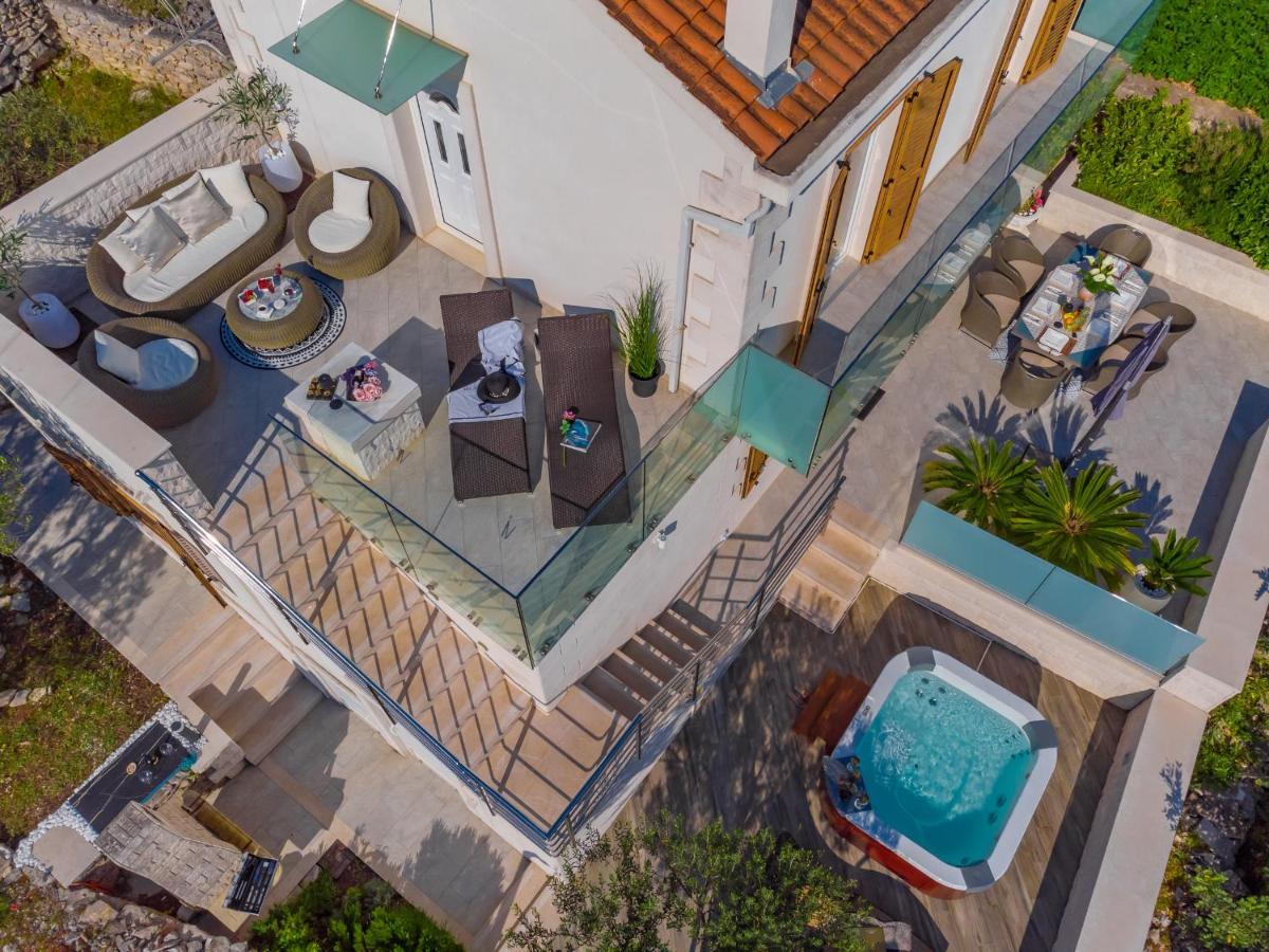 Uniquely Designed Villa Ivana With Outdoor Jacuzzi Nearby The Pebble Banje Beach At The Island Of Solta Rogač Extérieur photo