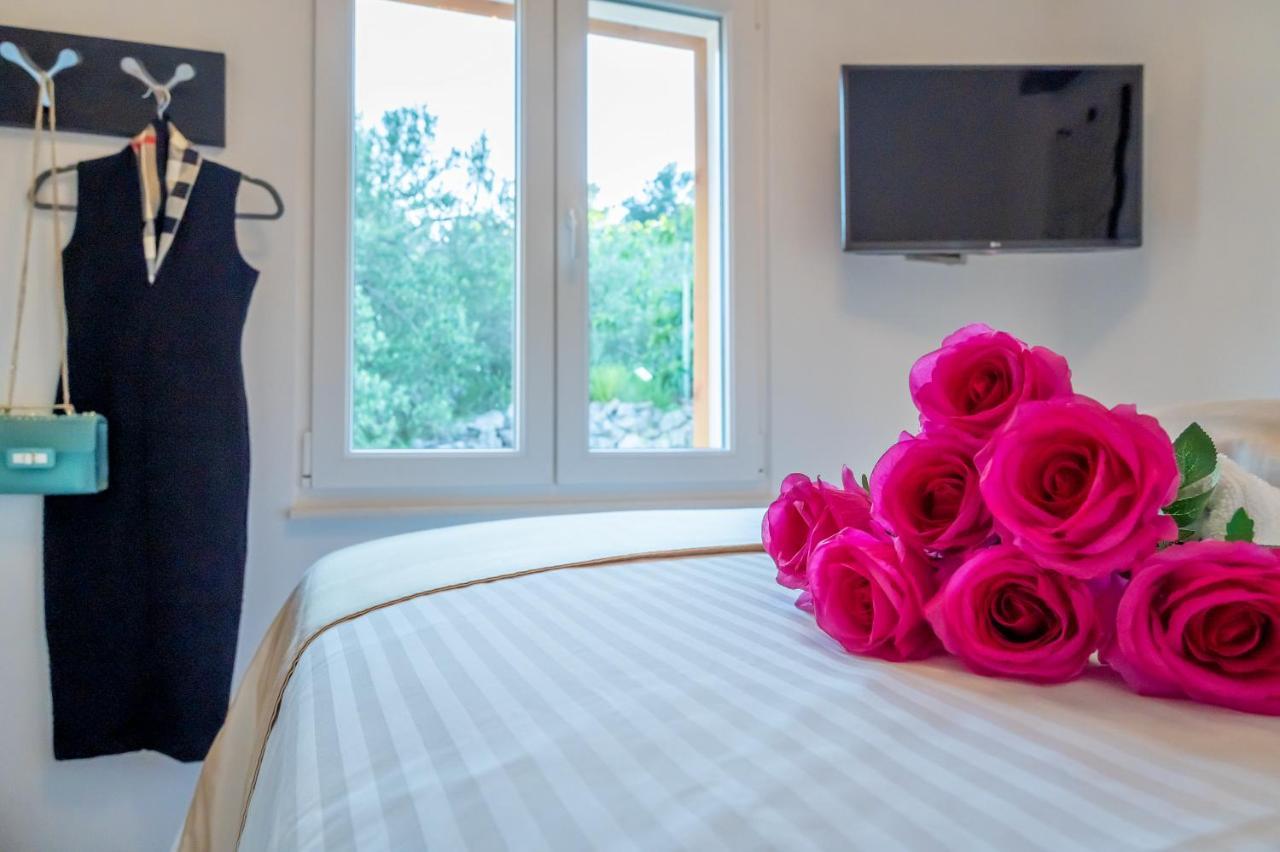 Uniquely Designed Villa Ivana With Outdoor Jacuzzi Nearby The Pebble Banje Beach At The Island Of Solta Rogač Extérieur photo