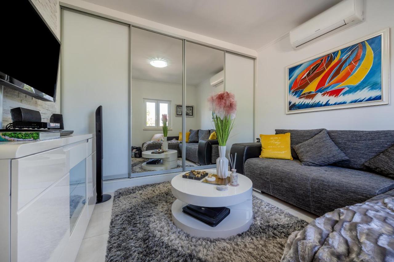 Uniquely Designed Villa Ivana With Outdoor Jacuzzi Nearby The Pebble Banje Beach At The Island Of Solta Rogač Extérieur photo