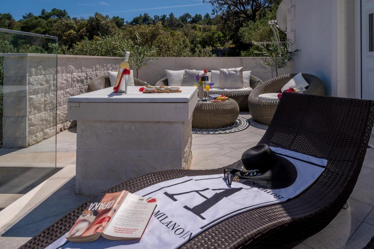 Uniquely Designed Villa Ivana With Outdoor Jacuzzi Nearby The Pebble Banje Beach At The Island Of Solta Rogač Extérieur photo