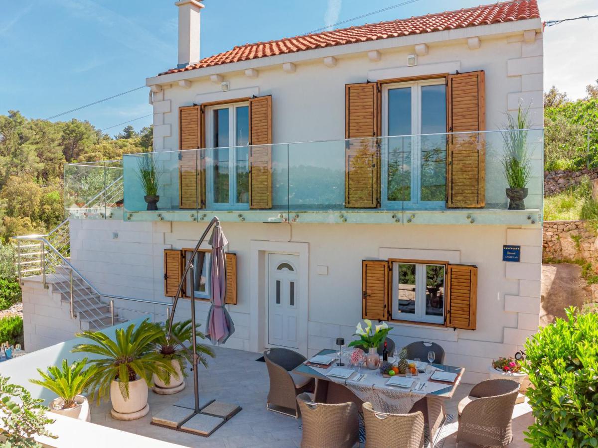 Uniquely Designed Villa Ivana With Outdoor Jacuzzi Nearby The Pebble Banje Beach At The Island Of Solta Rogač Extérieur photo