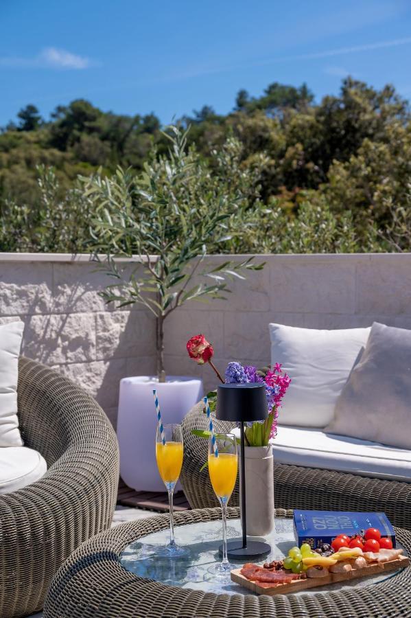 Uniquely Designed Villa Ivana With Outdoor Jacuzzi Nearby The Pebble Banje Beach At The Island Of Solta Rogač Extérieur photo