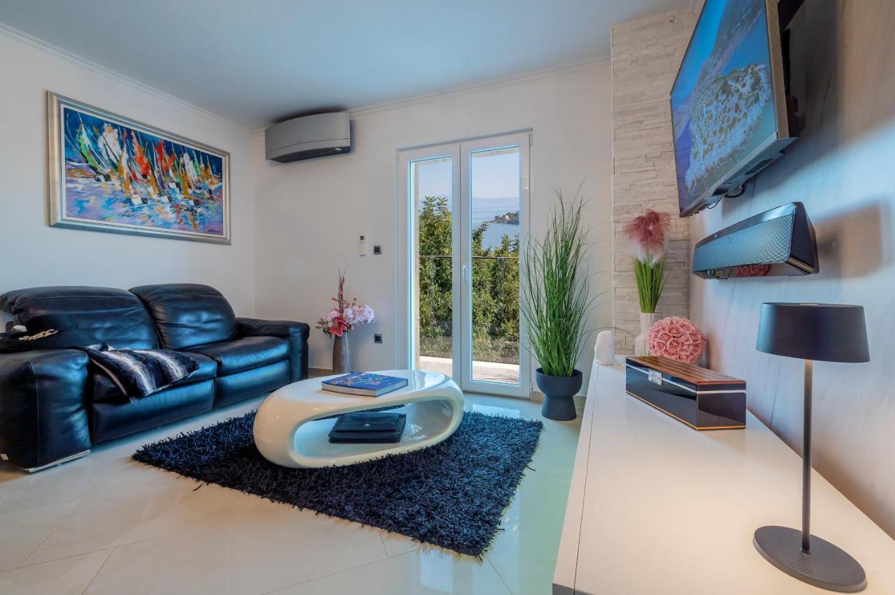 Uniquely Designed Villa Ivana With Outdoor Jacuzzi Nearby The Pebble Banje Beach At The Island Of Solta Rogač Extérieur photo