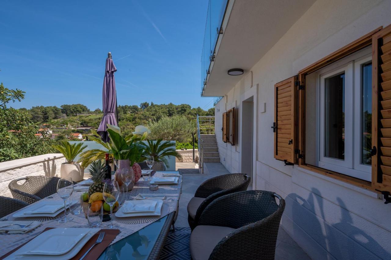 Uniquely Designed Villa Ivana With Outdoor Jacuzzi Nearby The Pebble Banje Beach At The Island Of Solta Rogač Extérieur photo