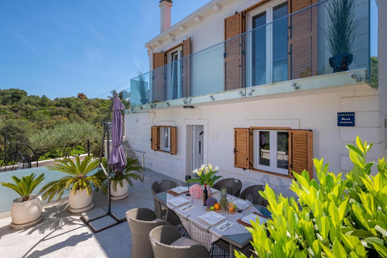 Uniquely Designed Villa Ivana With Outdoor Jacuzzi Nearby The Pebble Banje Beach At The Island Of Solta Rogač Extérieur photo